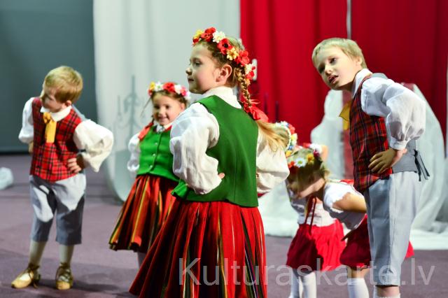 Deju kolektīvs "Asniņi"